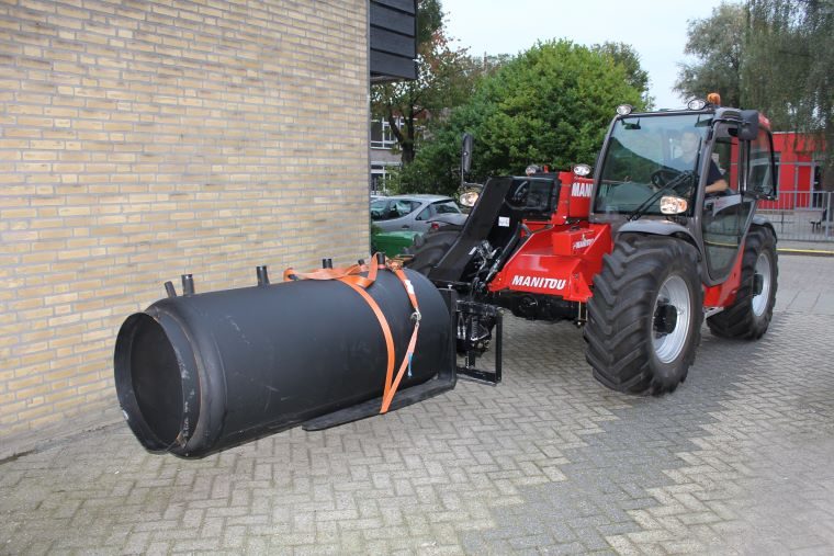 Verreiker met daarop 1000 liter buffervat 1.